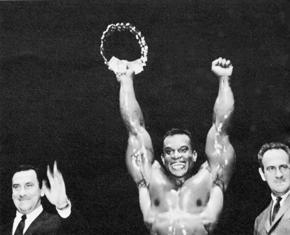 Бен Уайдер, Ben Weider на турнире Мистер Олимпия 1967 вместе с Джо Уайдер, Сержио Олива