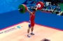 Ким Ун Гук устанавливает новый мировой рекорд подняв 154 кг в рывке