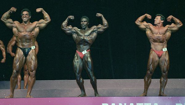Робби Робинсон, Robby Robinson на турнире Мастер Олимпия 1994 вместе с Лу Ферриньо, Боер Коу