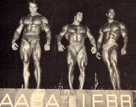 Франко Коломбо, Franco Columbu на турнире Мистер Олимпия 1973 вместе с Арнольд Шварценеггер, Серж Нюбре