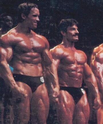 Арнольд Шварценеггер, Arnold Schwarzenegger на турнире Мистер Олимпия 1980 вместе с Майк Ментцер