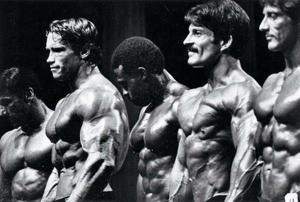Арнольд Шварценеггер, Arnold Schwarzenegger на турнире Мистер Олимпия 1980 вместе с Боер Коу, Майк Ментцер, Рой Каллендер, Фрэнк Зейн