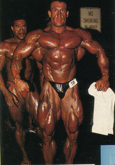 Дориан Ятс, Dorian Yates на турнире Мистер Олимпия 1993 вместе с Сонни Шмидт