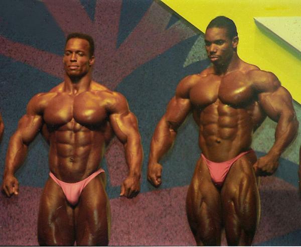 Шон Рэй, Shawn Ray на турнире Мистер Олимпия 1993 вместе с Флекс Уиллер
