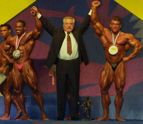 Флекс Уиллер, Flex Wheeler на турнире Мистер Олимпия 1993 вместе с Кевин Леврон, Джо Уайдер, Дориан Ятс