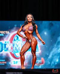 Лорали Шападо, Lauralie Chapados, 