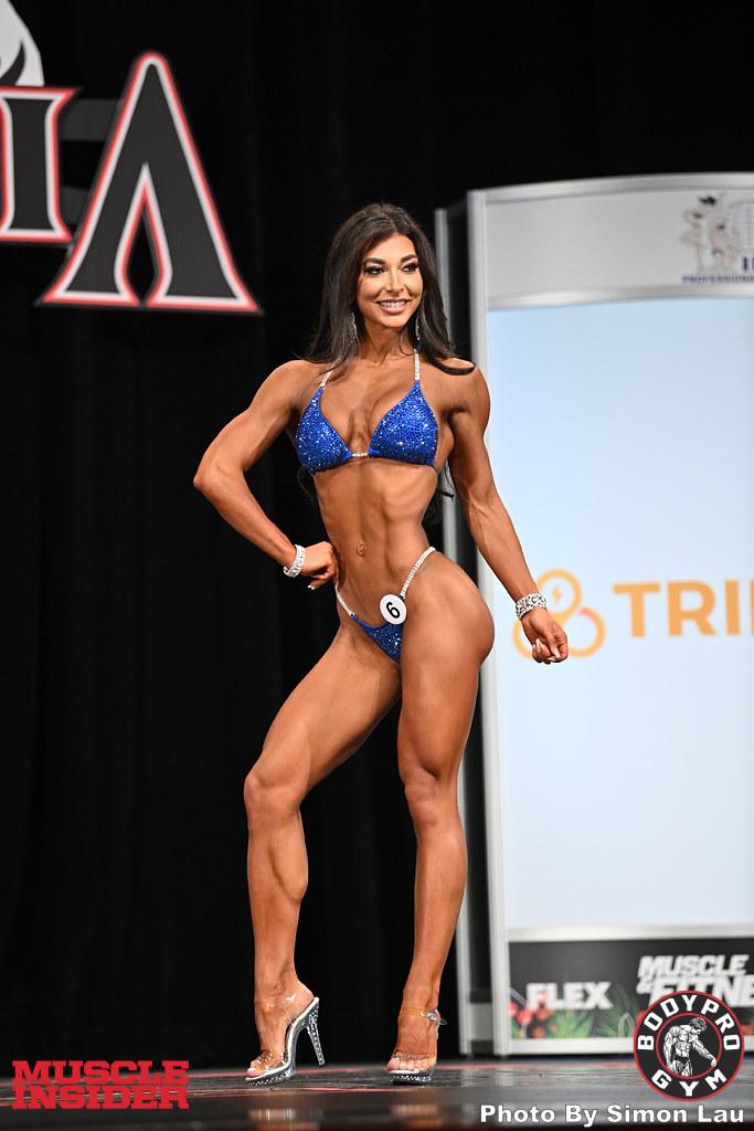 Лорали Шападо, Lauralie Chapados, 