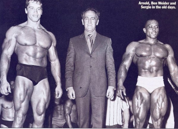 Бен Уайдер, Ben Weider на турнире Мистер Олимпия 1969 вместе с Арнольд Шварценеггер, Сержио Олива