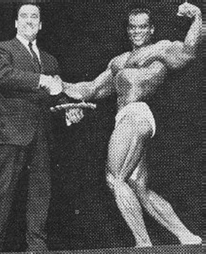 Сержио Олива, Sergio Oliva на турнире Мистер Олимпия 1967 вместе с Джо Уайдер