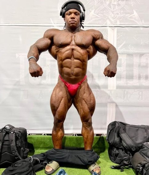 Тонио Бёртон, Tonio Burton, 