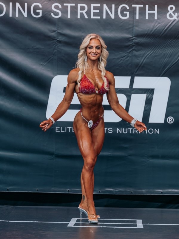 Элизабет Ванг