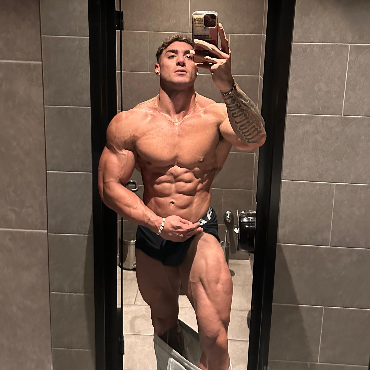 Тунан Гюлер