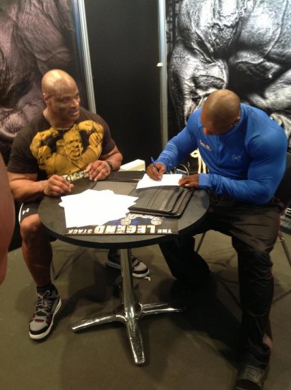 Шон Роден, Shawn Rhoden на турнире Арнольд Классик Европа 2012 вместе с Ронни Колеман