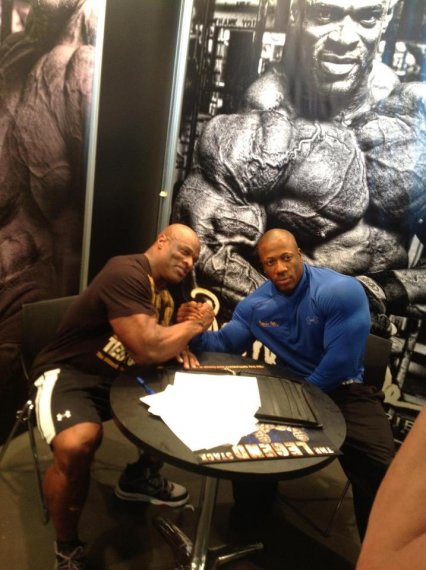 Шон Роден, Shawn Rhoden на турнире Арнольд Классик Европа 2012 вместе с Ронни Рокел