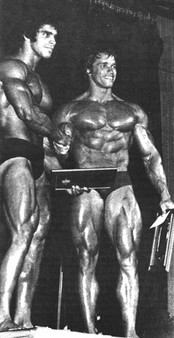 Арнольд Шварценеггер, Arnold Schwarzenegger на турнире Мистер Олимпия 1974 вместе с Лу Ферриньо