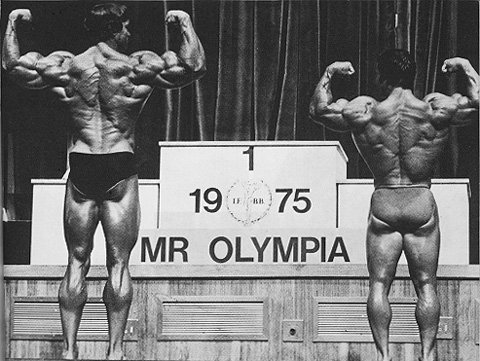 Арнольд Шварценеггер, Arnold Schwarzenegger на турнире Мистер Олимпия 1975 вместе с Франко Коломбо