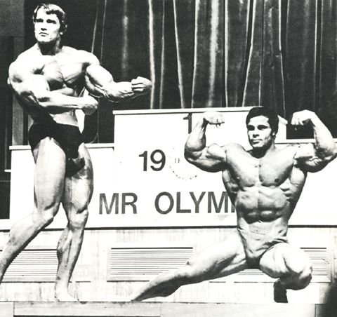 Франко Коломбо, Franco Columbu на турнире Мистер Олимпия 1975 вместе с Арнольд Шварценеггер
