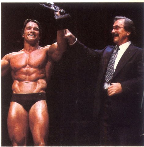 Арнольд Шварценеггер, Arnold Schwarzenegger на турнире Мистер Олимпия 1980 вместе с Джо Уайдер