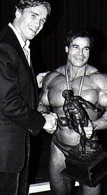 Франко Коломбо, Franco Columbu на турнире Мистер Олимпия 1981 вместе с Арнольд Шварценеггер