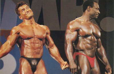 Ли Лабрада, Lee Labrada на турнире Мистер Олимпия 1990 вместе с Ли Хейни