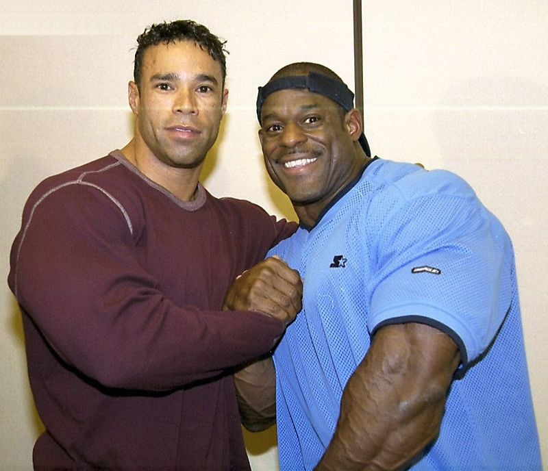 Кевин Леврон, Kevin Levrone на турнире Мистер Олимпия 2001 вместе с Винс Тейлор