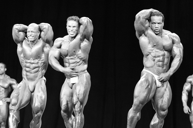 Кевин Леврон, Kevin Levrone на турнире Мистер Олимпия 2001 вместе с Шон Рэй, Крис Кормье