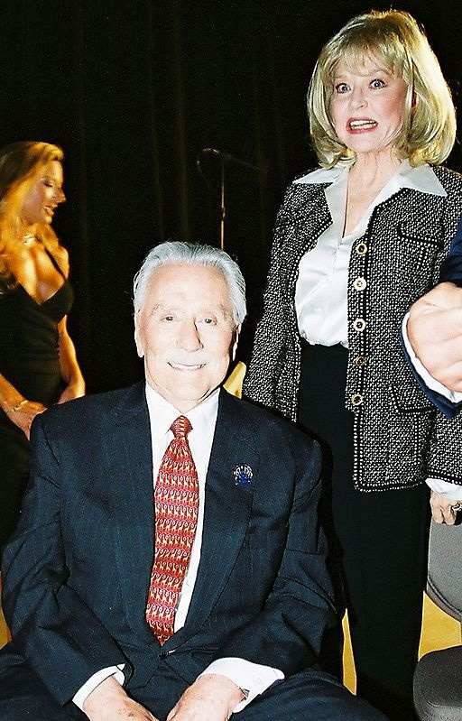 Бетти Уайдер, Betty Weider на турнире Мистер Олимпия 2002 вместе с Джо Уайдер
