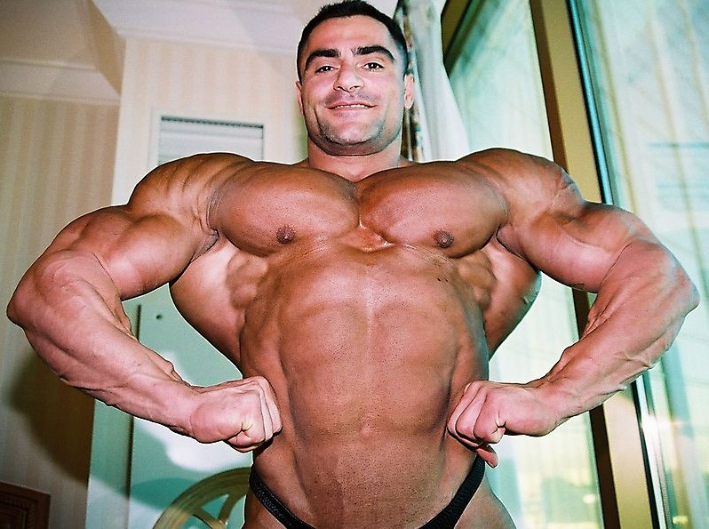 Ахмед Хайдар, Ahmad Haidar на турнире Мистер Олимпия 2002