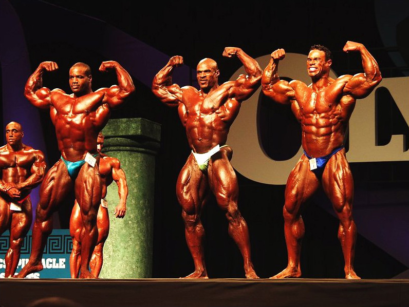 Кевин Леврон, Kevin Levrone на турнире Мистер Олимпия 2002 вместе с Крис Кормье, Ронни Колеман