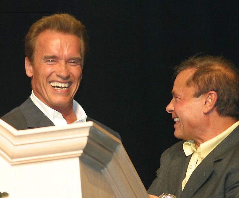 Арнольд Шварценеггер, Arnold Schwarzenegger на турнире Мистер Олимпия 2003 вместе с Франко Коломбо