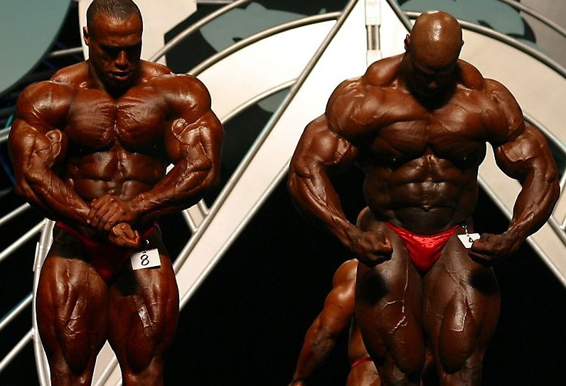 Ронни Колеман, Ronnie Coleman на турнире Мистер Олимпия 2003 вместе с Деннис Джеймс
