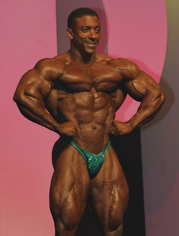 Трой Элвис, Troy Alves на турнире Мистер Олимпия 2004