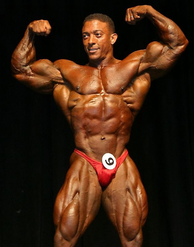 Трой Элвис, Troy Alves на турнире Мистер Олимпия 2004