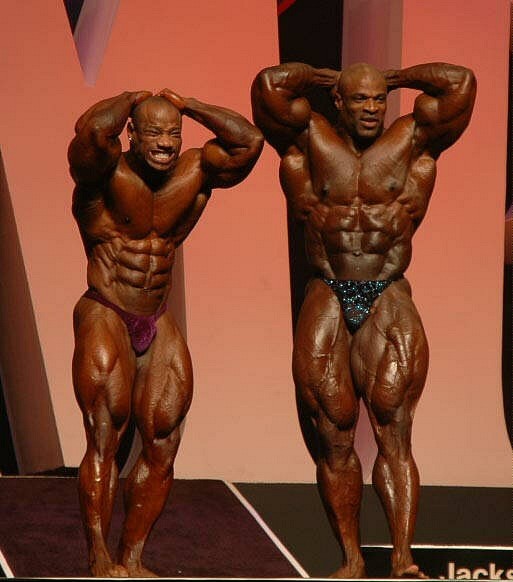 Декстер Джексон, Dexter Jackson на турнире Мистер Олимпия 2004 вместе с Ронни Колеман