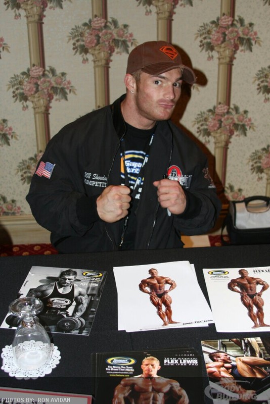 Джеймс Флекс Льюис, James Flex Lewis на турнире Мистер Олимпия 2008
