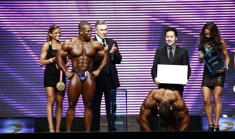 Джеймс Флекс Льюис, James Flex Lewis на турнире Мистер Олимпия 2012 вместе с Дэвид Хенри