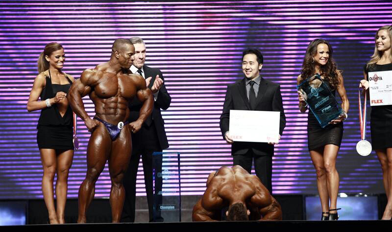 Джеймс Флекс Льюис, James Flex Lewis на турнире Мистер Олимпия 2012 вместе с Дэвид Хенри