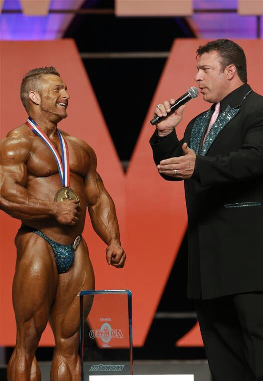 Джеймс Флекс Льюис, James Flex Lewis на турнире Мистер Олимпия 2013 вместе с Боб Чичерилло