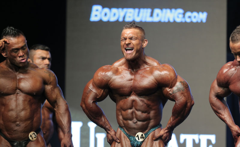 Джеймс Флекс Льюис, James Flex Lewis на турнире Мистер Олимпия 2014 вместе с Хидетада Ямагиши