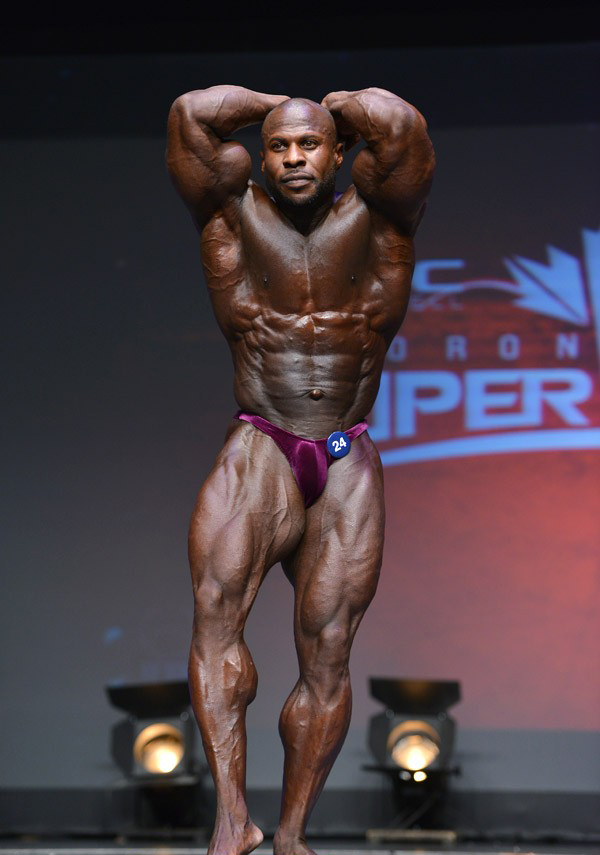 Мбоя Едвардс, Mboya Edwards на турнире Торонто Про Супершоу 2016